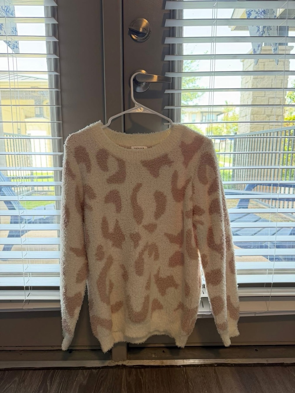 Ekouaer Fuzzy Pink Leopard Print Sweater